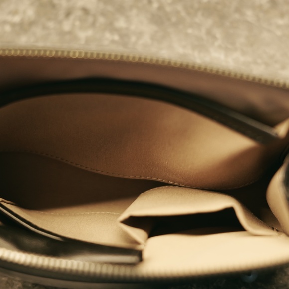 Grams28 109 Essential Case - Picture 4 of 5